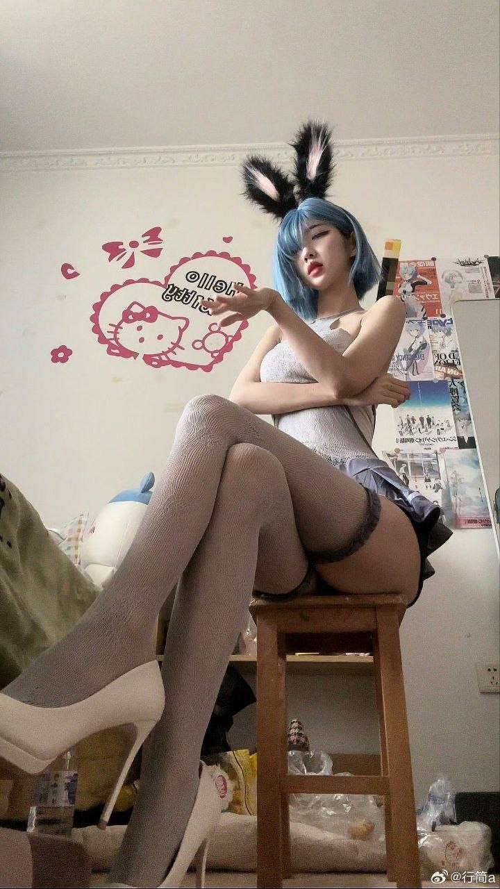 网红“行简”靠清纯人设在抖音圈粉近30万，近日被爆出私密定制视频 封面